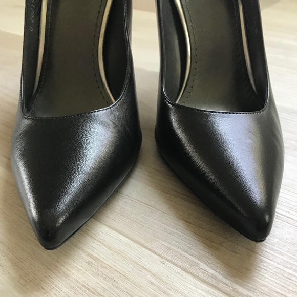 Stuart Weitzman Nouveau Pointed Toe Pumps - Picture 3 of 8